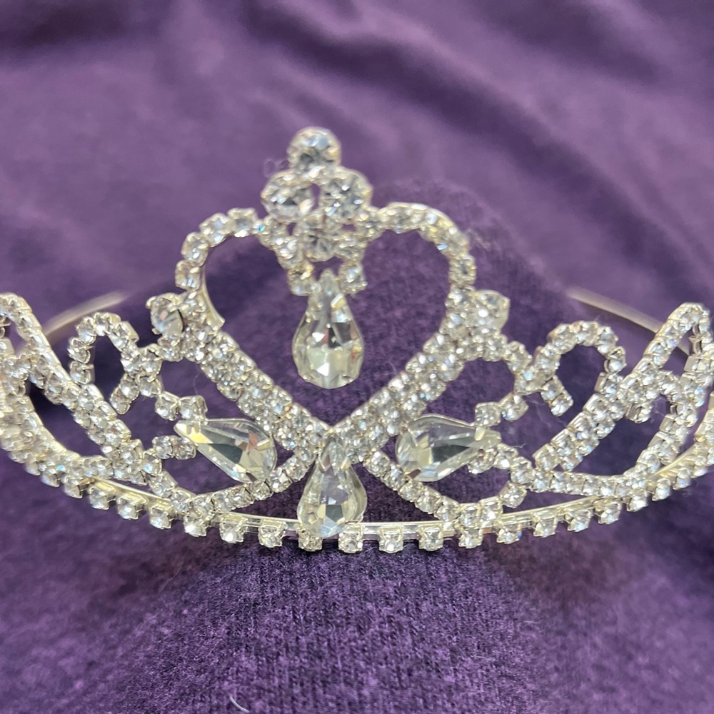 Beautiful Tiara - Picture 3 of 10